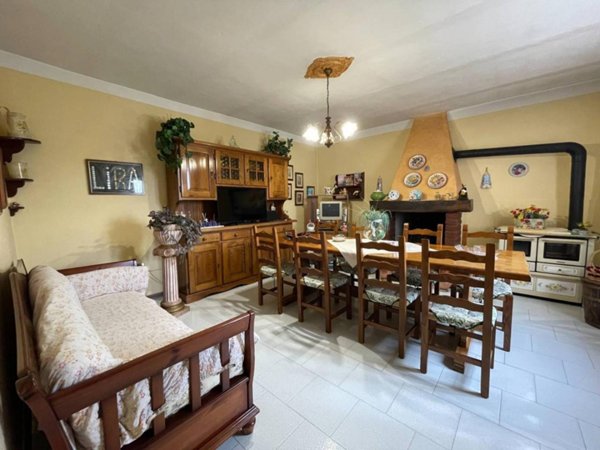 casa indipendente in vendita a Castiglione del Lago