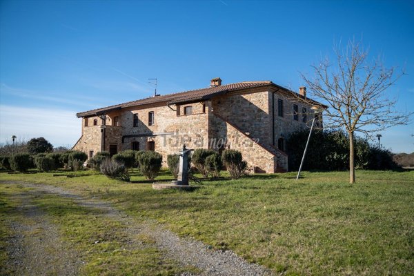 casa indipendente in vendita a Castiglione del Lago