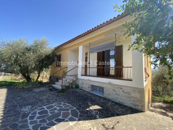 casa indipendente in vendita a Castiglione del Lago in zona Vaiano