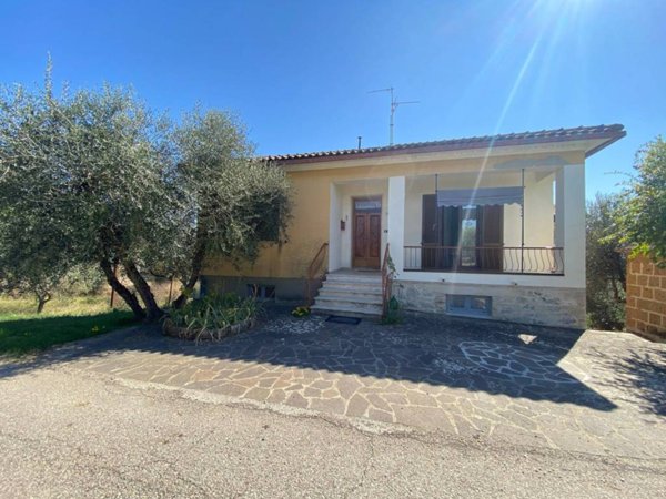 casa indipendente in vendita a Castiglione del Lago in zona Vaiano