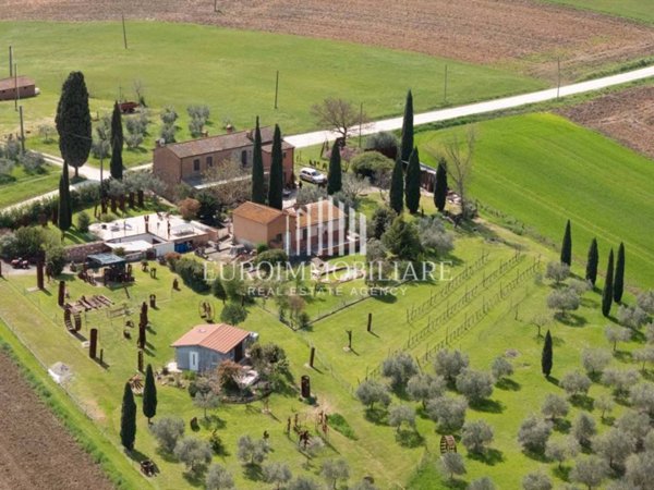 casa indipendente in vendita a Castiglione del Lago