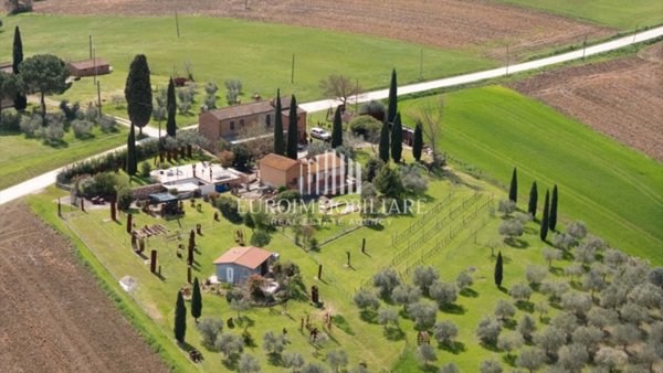 casale in vendita a Castiglione del Lago