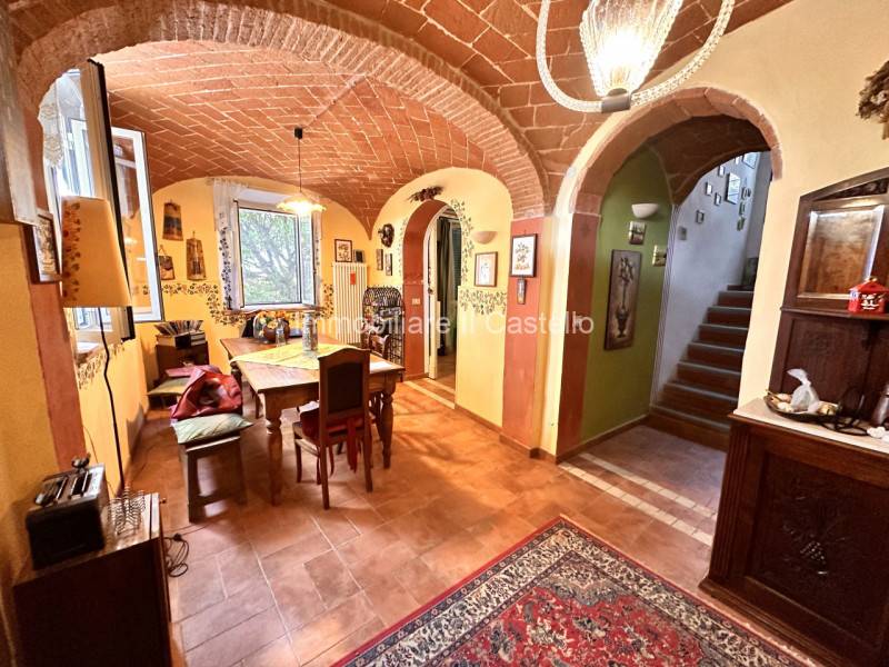 casa indipendente in vendita a Castiglione del Lago in zona Gioiella