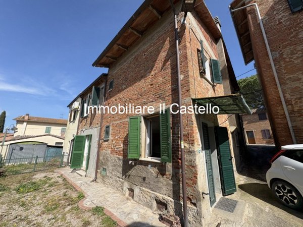 casa indipendente in vendita a Castiglione del Lago in zona Casamaggiore