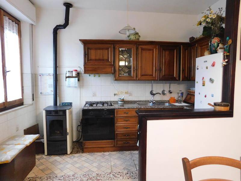 casa indipendente in vendita a Castiglione del Lago in zona Macchie