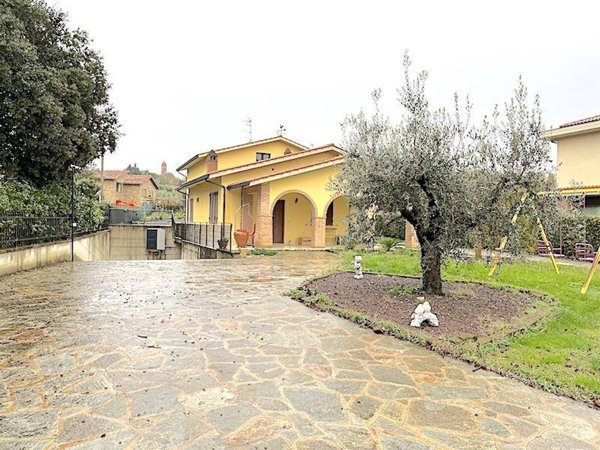 casa indipendente in vendita a Castiglione del Lago