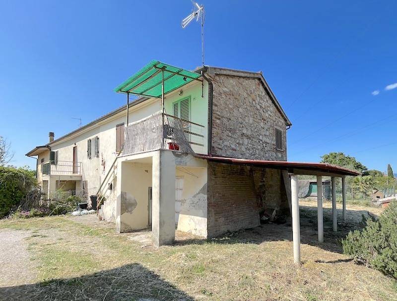 casa indipendente in vendita a Castiglione del Lago