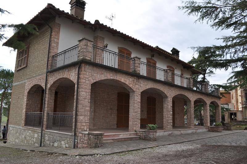 casa indipendente in vendita a Castiglione del Lago