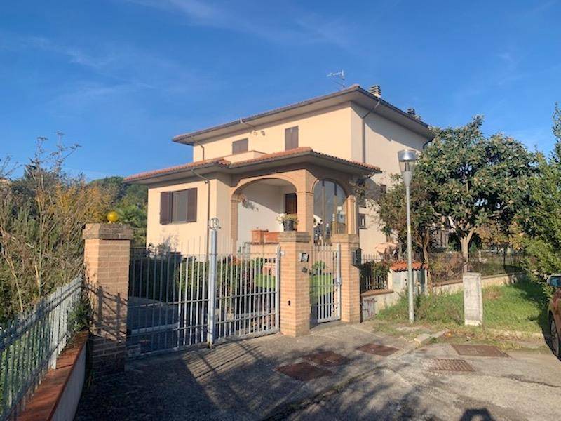 casa indipendente in vendita a Castiglione del Lago