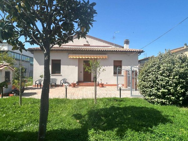 casa indipendente in vendita a Castiglione del Lago in zona Macchie