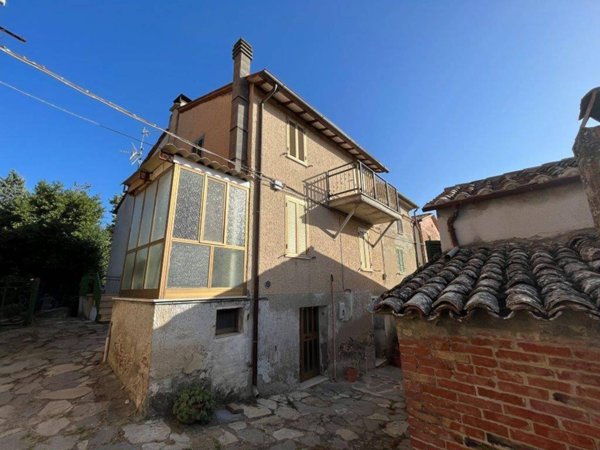 casa indipendente in vendita a Castiglione del Lago in zona Macchie