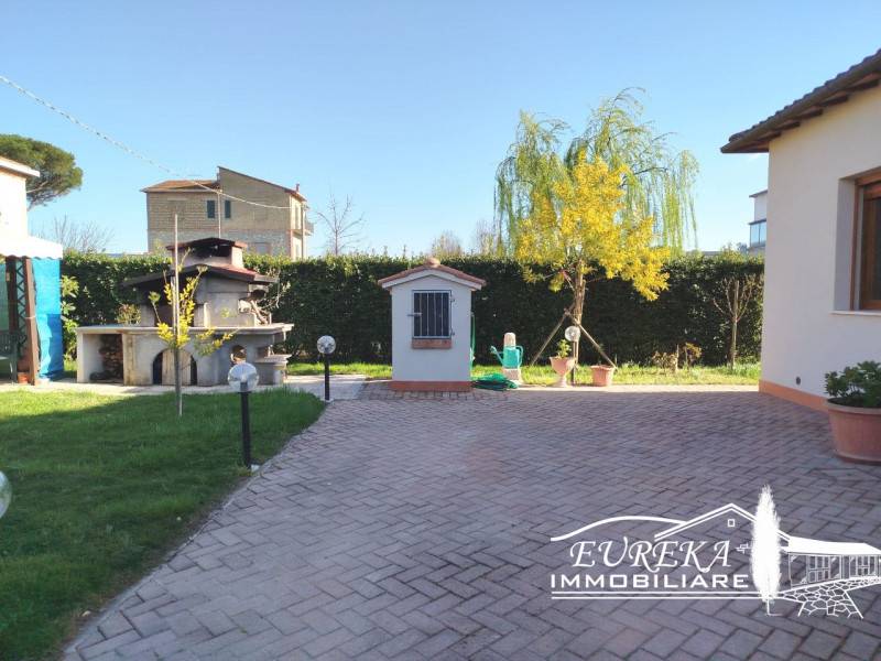 casa indipendente in vendita a Castiglione del Lago in zona Macchie
