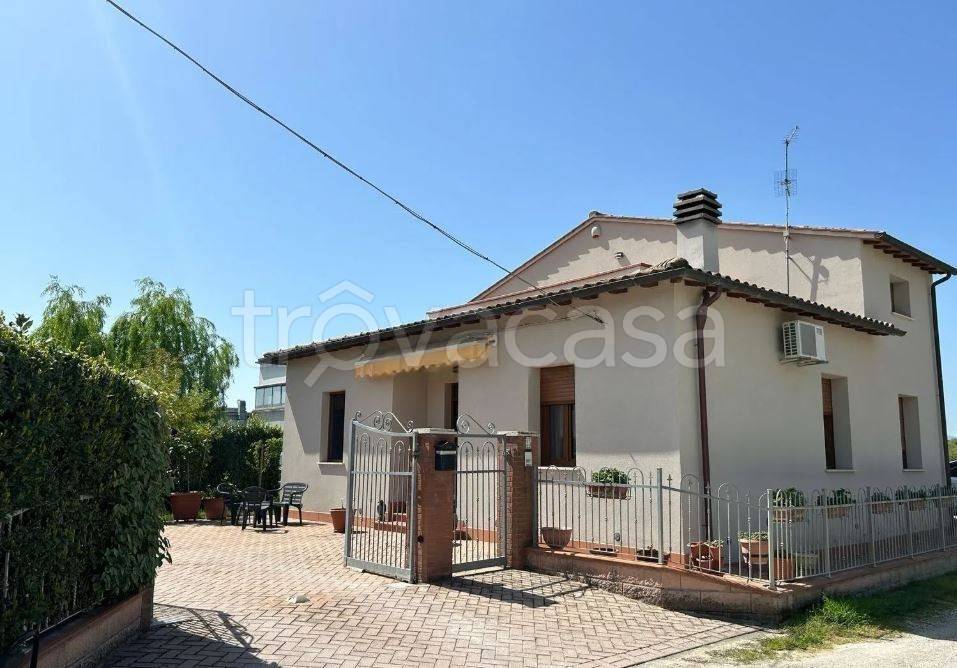 casa indipendente in vendita a Castiglione del Lago in zona Macchie