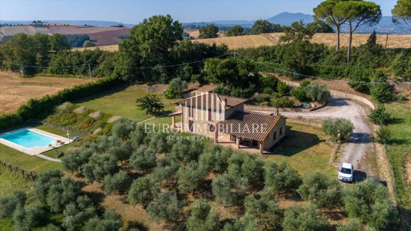 casa indipendente in vendita a Castiglione del Lago