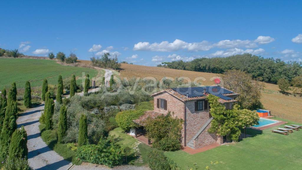 casa indipendente in vendita a Castiglione del Lago in zona Casamaggiore