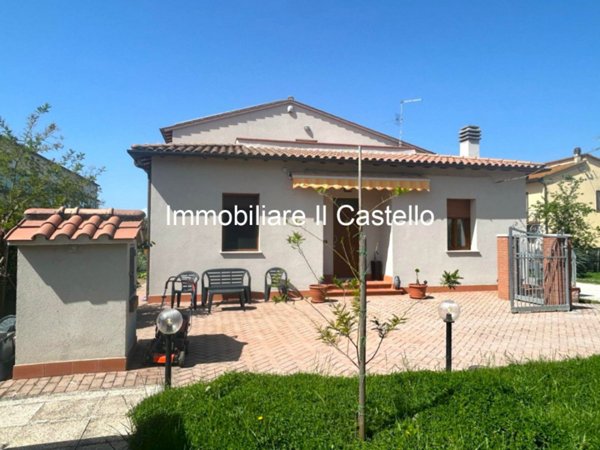 casa indipendente in vendita a Castiglione del Lago in zona Macchie