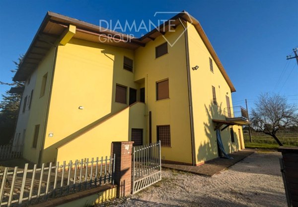 casa semindipendente in vendita a Castiglione del Lago in zona Panicarola