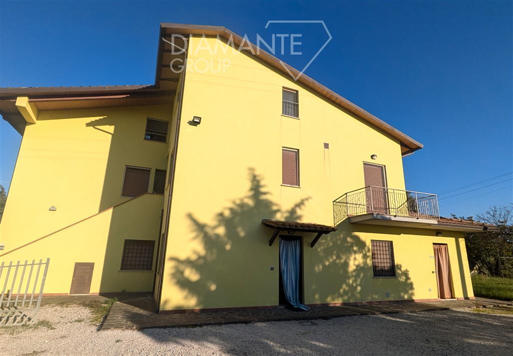 casa semindipendente in vendita a Castiglione del Lago in zona Panicarola