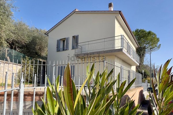 casa indipendente in vendita a Castiglione del Lago