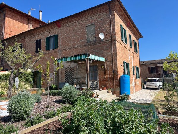 casa indipendente in vendita a Castiglione del Lago