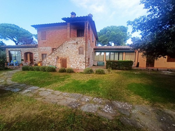 casa indipendente in vendita a Castiglione del Lago in zona Piana