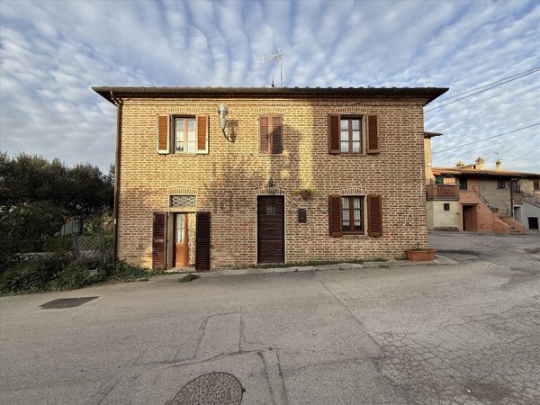 casa indipendente in vendita a Castiglione del Lago