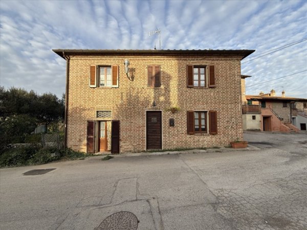 casa indipendente in vendita a Castiglione del Lago
