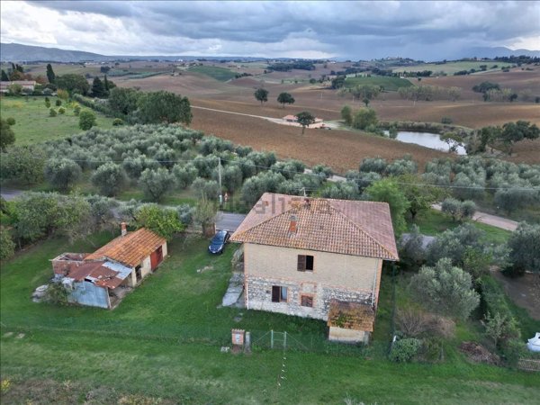 casa indipendente in vendita a Castiglione del Lago in zona Badia