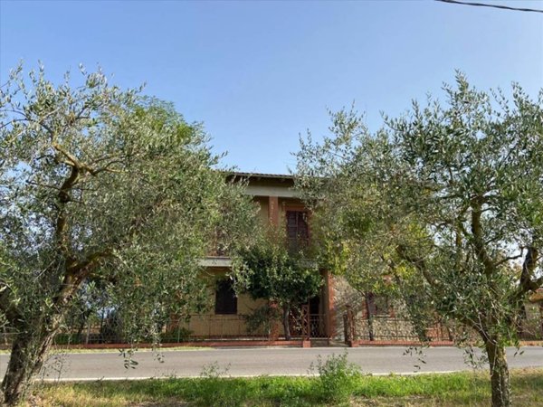 casa indipendente in vendita a Castiglione del Lago in zona Badia