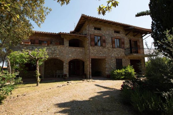 casa indipendente in vendita a Castiglione del Lago in zona Casamaggiore