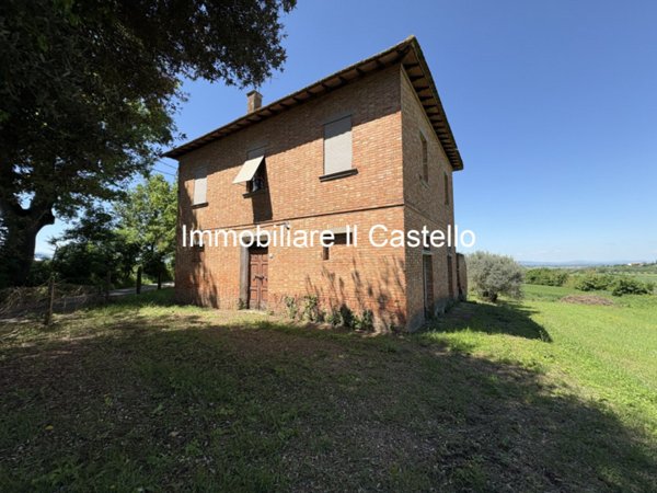 casa indipendente in vendita a Castiglione del Lago