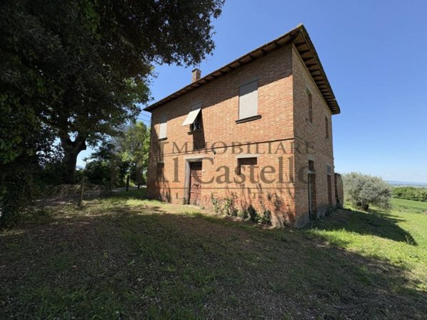 casa indipendente in vendita a Castiglione del Lago