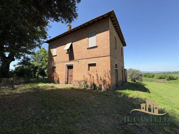 casa indipendente in vendita a Castiglione del Lago