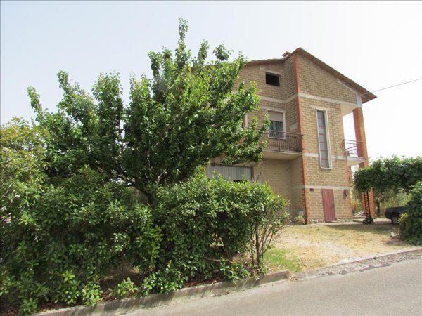 casa indipendente in vendita a Castiglione del Lago