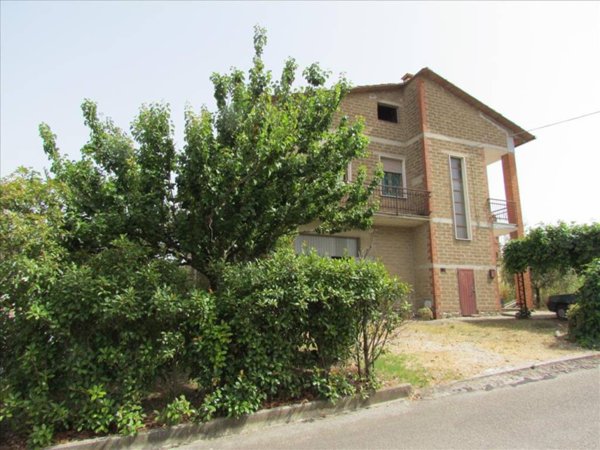 casa indipendente in vendita a Castiglione del Lago