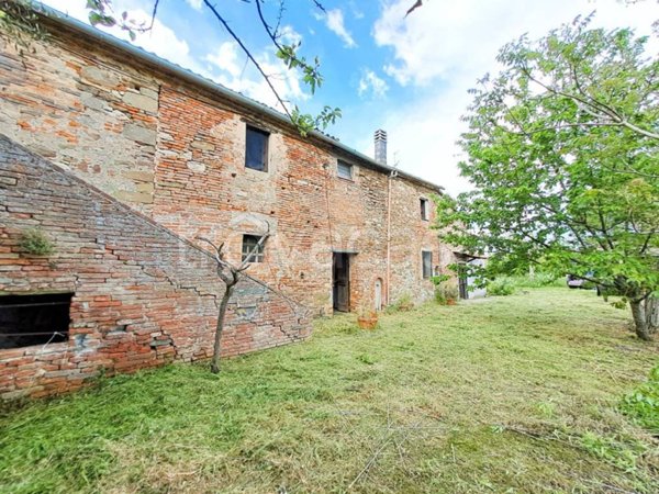 casa indipendente in vendita a Castiglione del Lago in zona Piana