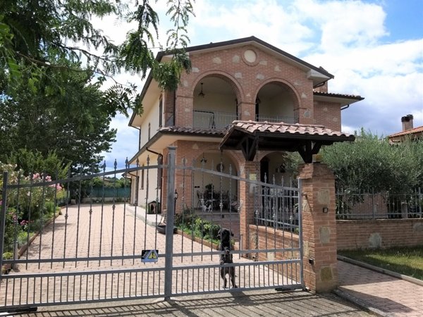 casa indipendente in vendita a Castiglione del Lago