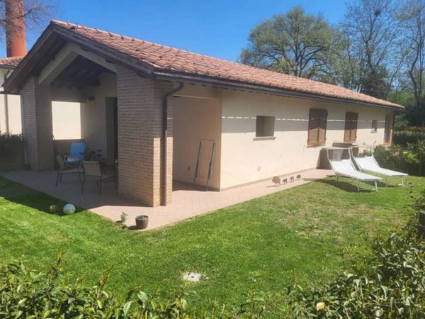 casa indipendente in vendita a Castiglione del Lago in zona Casamaggiore