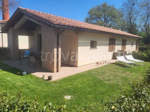 casa indipendente in vendita a Castiglione del Lago in zona Casamaggiore
