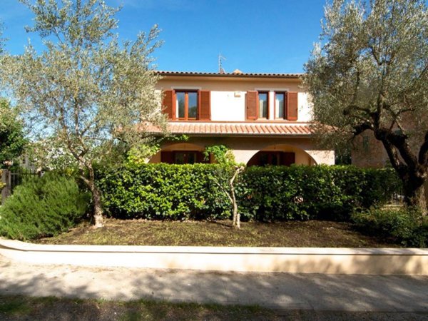 casa indipendente in vendita a Castiglione del Lago