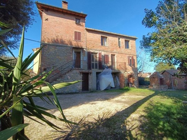 casa indipendente in vendita a Castiglione del Lago in zona Badia