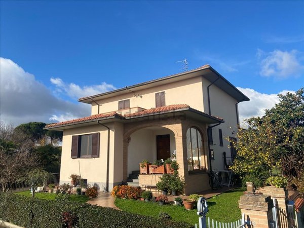 casa indipendente in vendita a Castiglione del Lago