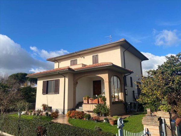 casa indipendente in vendita a Castiglione del Lago