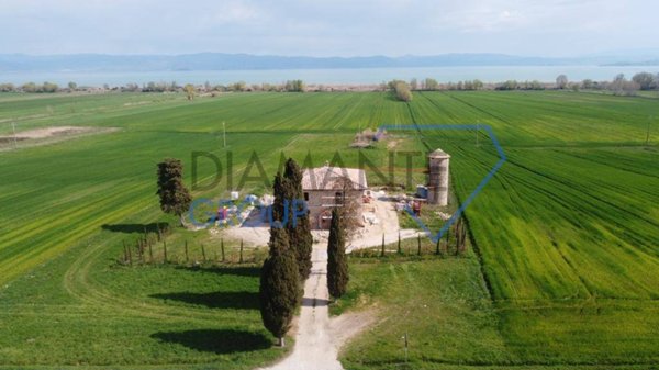 casa indipendente in vendita a Castiglione del Lago