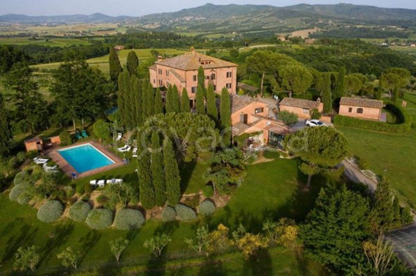 casa indipendente in vendita a Castiglione del Lago in zona Villastrada