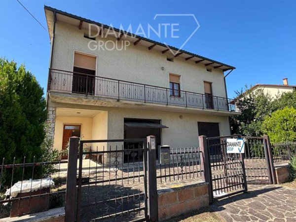 casa indipendente in vendita a Castiglione del Lago