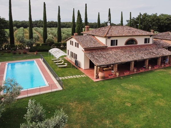 casa indipendente in vendita a Castiglione del Lago