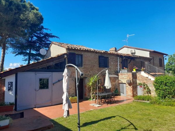 casa indipendente in vendita a Castiglione del Lago