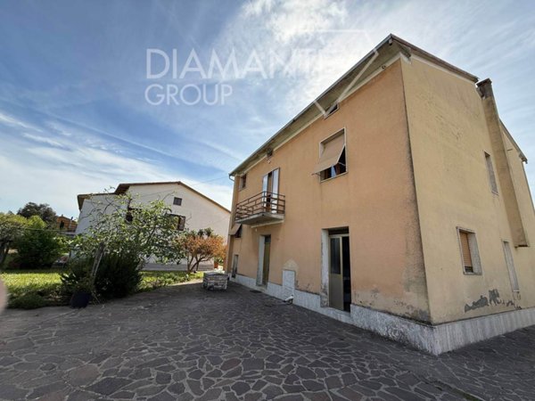 casa indipendente in vendita a Castiglione del Lago