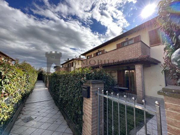 casa semindipendente in vendita a Castiglione del Lago